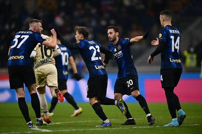 结束10场不胜！诺丁汉森林2-0波尔图，怀特、伊戈尔-热苏斯点射（终结10场不胜！诺丁汉森林2比0击退波尔图，怀特与伊戈尔-热苏斯点球建功）