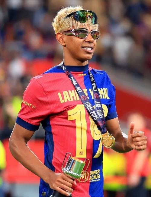 火箭哈登末节爆发连得15分（火箭哈登末节发威连砍15分）