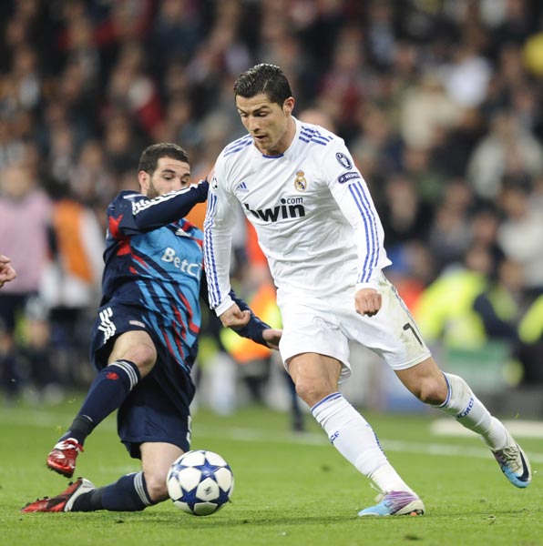 巴萨严打黄牛票！百起转售案震撼揭露，法兰克福战役前瞻（巴萨重拳整治票贩：上百起转售曝光，法兰克福之战前瞻）