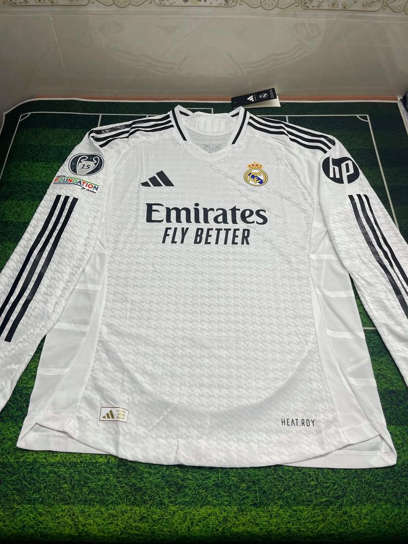 德甲2025年度积分榜：拜仁34场仅1负打进107球，领先第二21分（2025德甲积分年榜：拜仁34轮仅败1场轰入107球，领先次席21分）